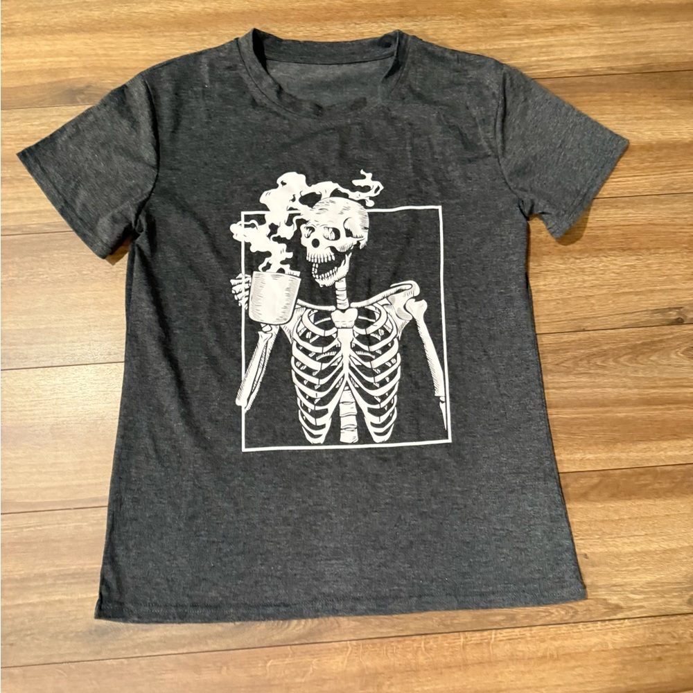 Gray Skeleton Graphic Halloween T-Shirt